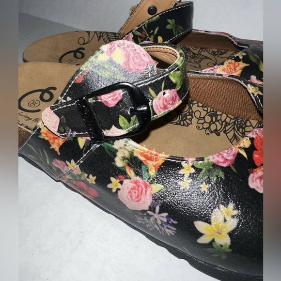CALCEO NWOT Vegan Comfort Clogs in Black Rose Floral 🌹 - Picture 9 of 11